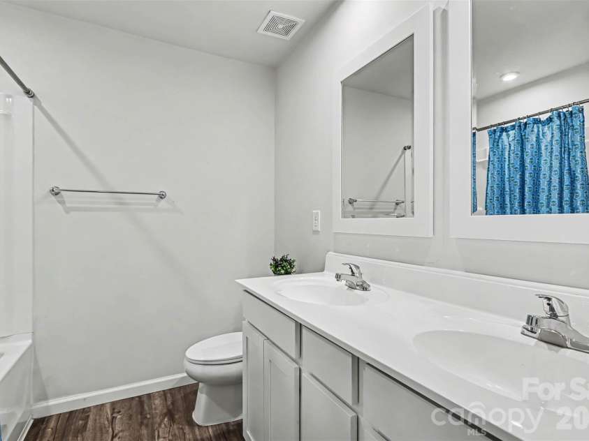 4112 Bowline Drive, Charlotte, NC 28269.  MLS# CAR4426572, YatesRealty ID 52559. Shared bathroom