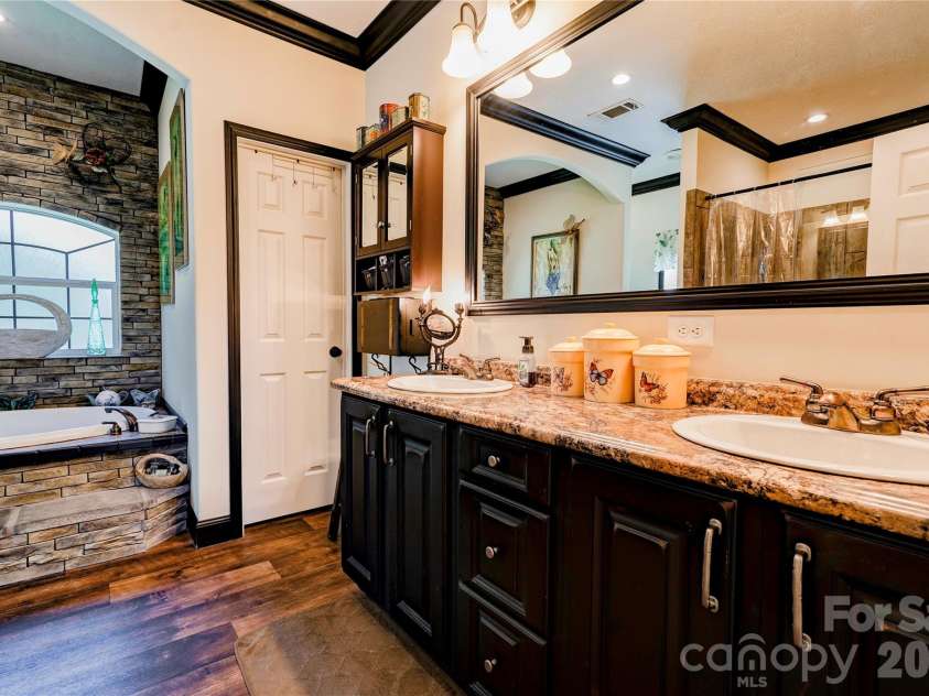 503-1 Stagecoach Trail, Cherryville, NC 28021.  MLS# CAR4427366, YatesRealty ID 52560. Primary Bathroom