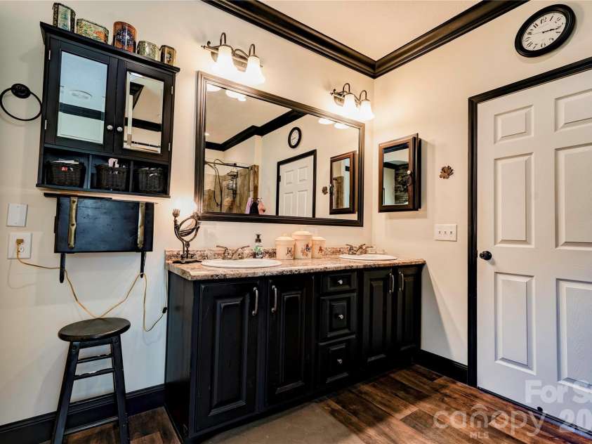 503-1 Stagecoach Trail, Cherryville, NC 28021.  MLS# CAR4427366, YatesRealty ID 52560. Primary Bathroom