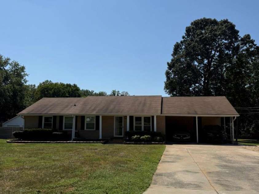 3432 Farrhill Road, Charlotte, NC 28214.  MLS# CAR4427547, YatesRealty ID 52563. 