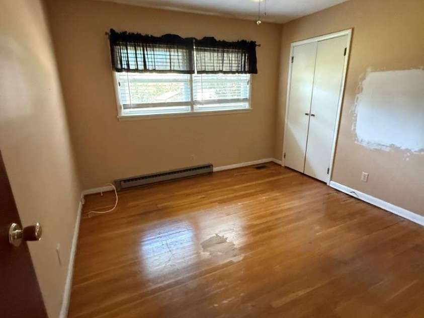 3432 Farrhill Road, Charlotte, NC 28214.  MLS# CAR4427547, YatesRealty ID 52563. 