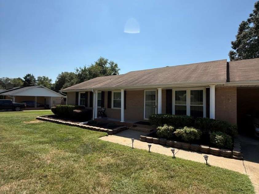 3432 Farrhill Road, Charlotte, NC 28214.  MLS# CAR4427547, YatesRealty ID 52563. 