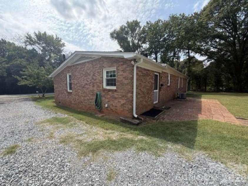 3307 Boat Club Road, Belmont, NC 28012.  MLS# CAR4427755, YatesRealty ID 52564. 