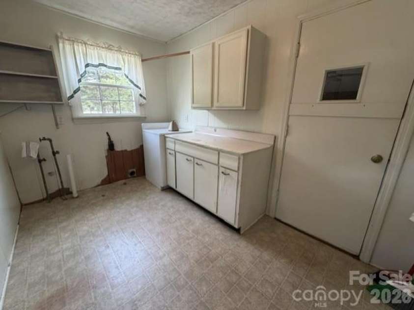 3307 Boat Club Road, Belmont, NC 28012.  MLS# CAR4427755, YatesRealty ID 52564. 