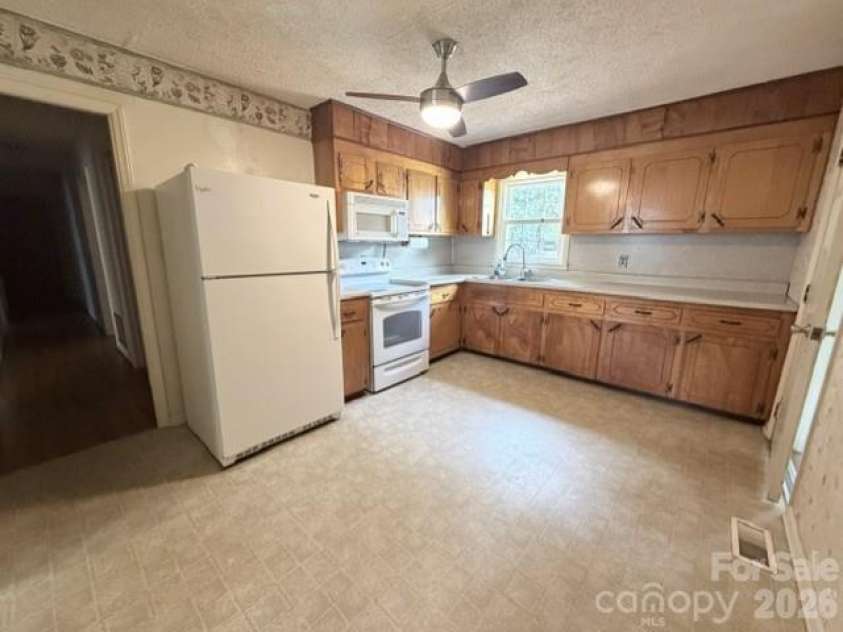 3307 Boat Club Road, Belmont, NC 28012.  MLS# CAR4427755, YatesRealty ID 52564. 