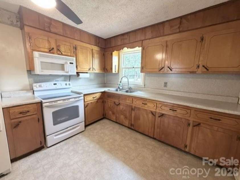 3307 Boat Club Road, Belmont, NC 28012.  MLS# CAR4427755, YatesRealty ID 52564. 