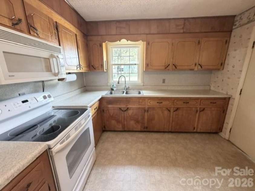 3307 Boat Club Road, Belmont, NC 28012.  MLS# CAR4427755, YatesRealty ID 52564. 