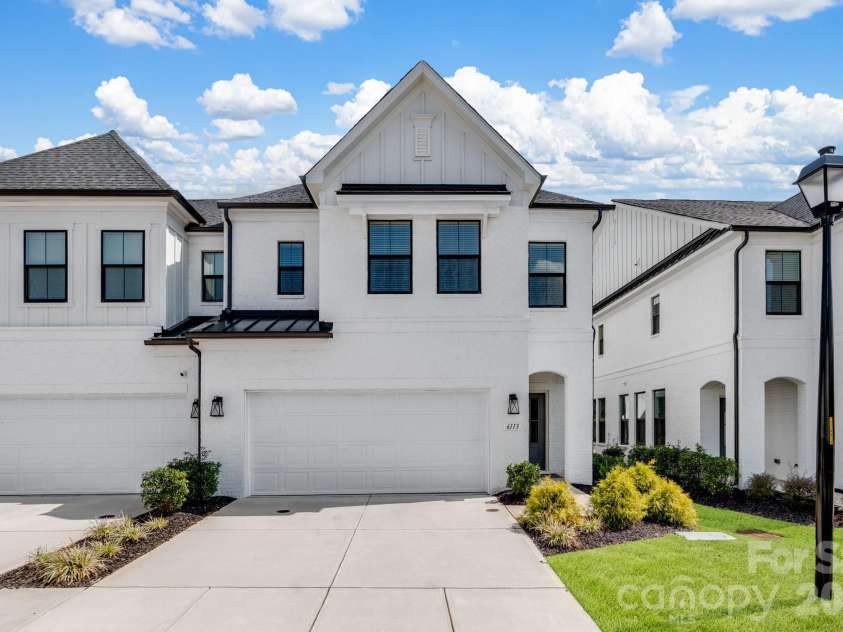 6113 Mariemont Circle, Charlotte, NC 28226.  MLS# CAR4427363, YatesRealty ID 52565. 