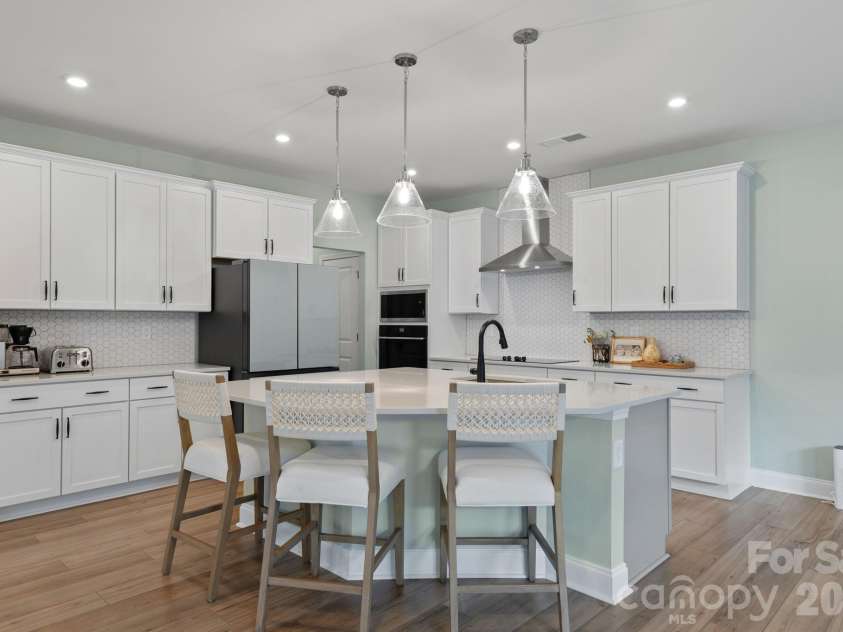 6113 Mariemont Circle, Charlotte, NC 28226.  MLS# CAR4427363, YatesRealty ID 52565. 