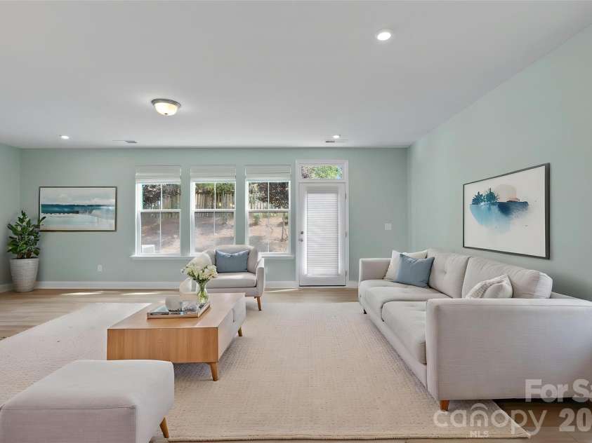 6113 Mariemont Circle, Charlotte, NC 28226.  MLS# CAR4427363, YatesRealty ID 52565. 