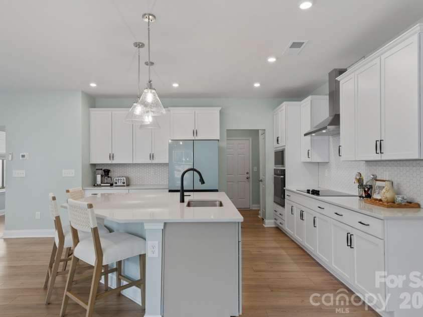 6113 Mariemont Circle, Charlotte, NC 28226.  MLS# CAR4427363, YatesRealty ID 52565. 