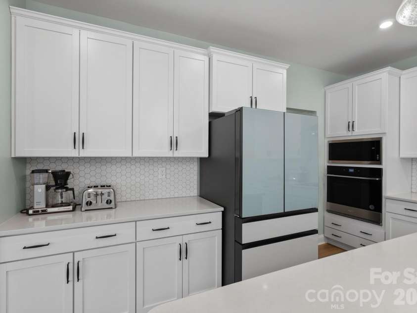 6113 Mariemont Circle, Charlotte, NC 28226.  MLS# CAR4427363, YatesRealty ID 52565. 