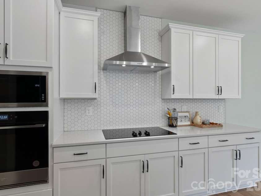 6113 Mariemont Circle, Charlotte, NC 28226.  MLS# CAR4427363, YatesRealty ID 52565. 