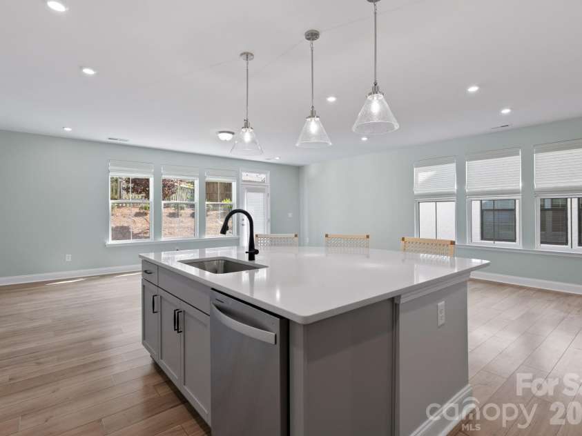 6113 Mariemont Circle, Charlotte, NC 28226.  MLS# CAR4427363, YatesRealty ID 52565. 