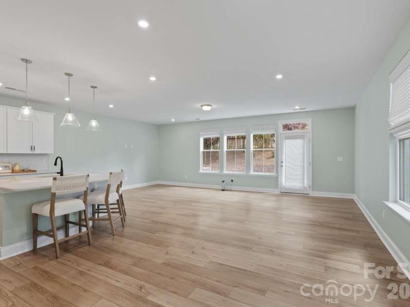 6113 Mariemont Circle, Charlotte, NC 28226.  MLS# CAR4427363, YatesRealty ID 52565. 