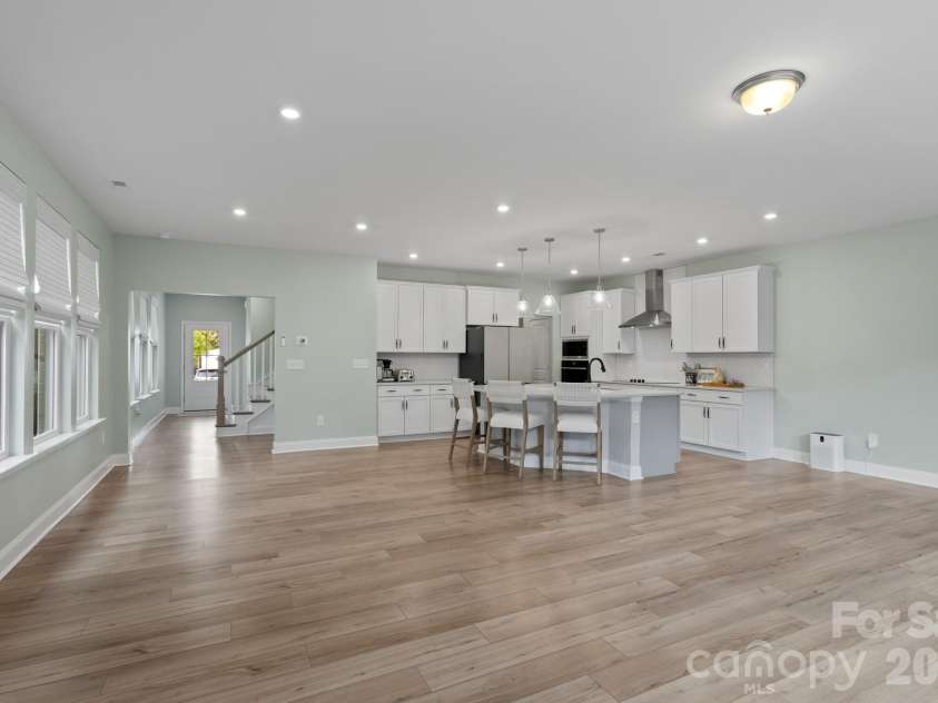 6113 Mariemont Circle, Charlotte, NC 28226.  MLS# CAR4427363, YatesRealty ID 52565. 