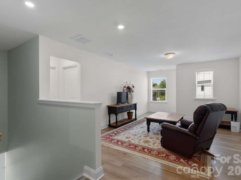 6113 Mariemont Circle, Charlotte, NC 28226.  MLS# CAR4427363, YatesRealty ID 52565. 
