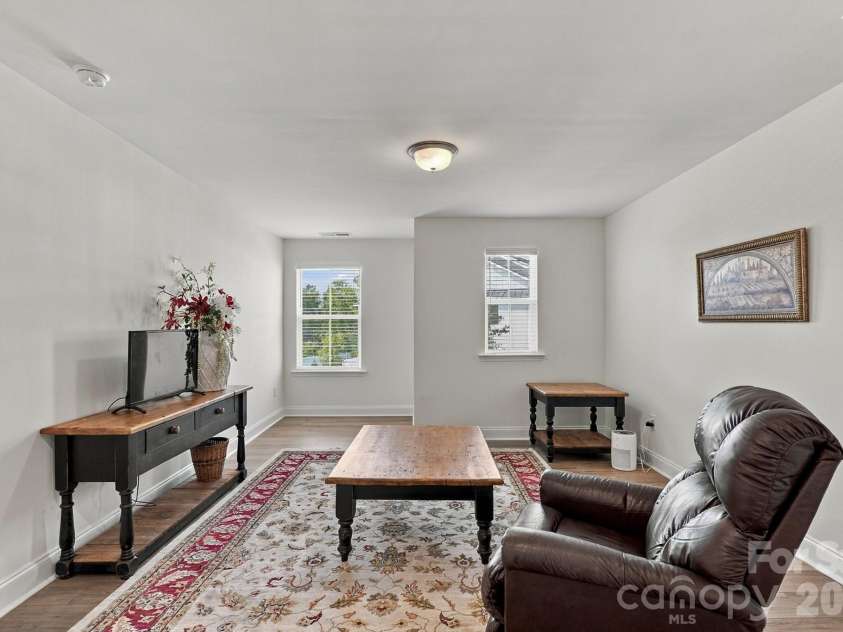6113 Mariemont Circle, Charlotte, NC 28226.  MLS# CAR4427363, YatesRealty ID 52565. 
