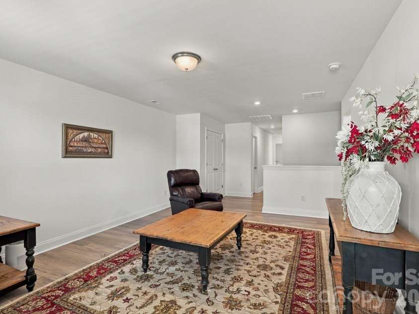 6113 Mariemont Circle, Charlotte, NC 28226.  MLS# CAR4427363, YatesRealty ID 52565. 