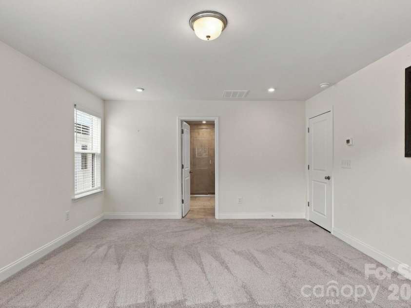6113 Mariemont Circle, Charlotte, NC 28226.  MLS# CAR4427363, YatesRealty ID 52565. 