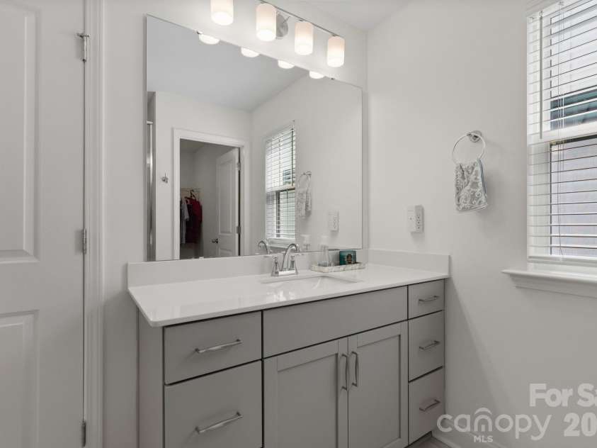 6113 Mariemont Circle, Charlotte, NC 28226.  MLS# CAR4427363, YatesRealty ID 52565. 