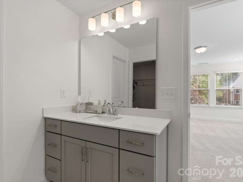 6113 Mariemont Circle, Charlotte, NC 28226.  MLS# CAR4427363, YatesRealty ID 52565. 