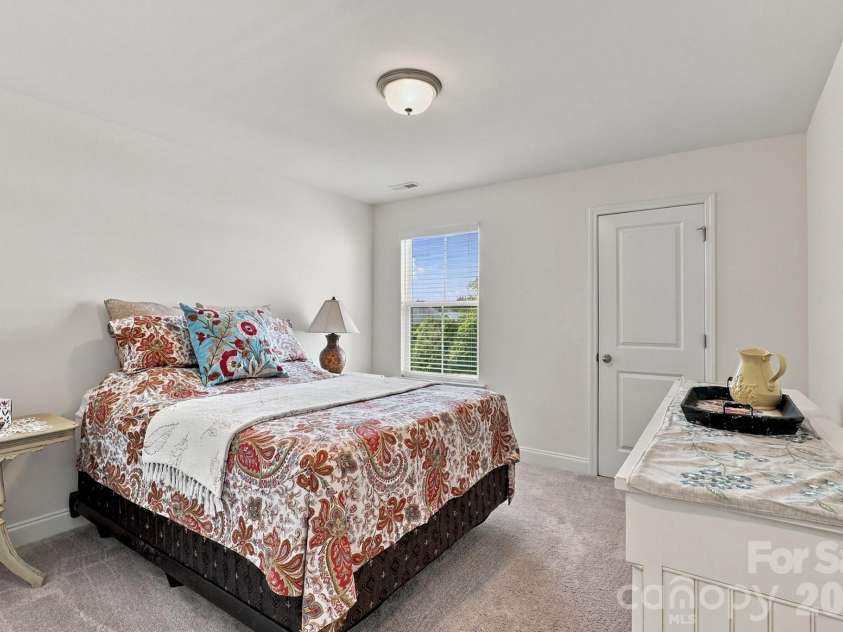 6113 Mariemont Circle, Charlotte, NC 28226.  MLS# CAR4427363, YatesRealty ID 52565. 