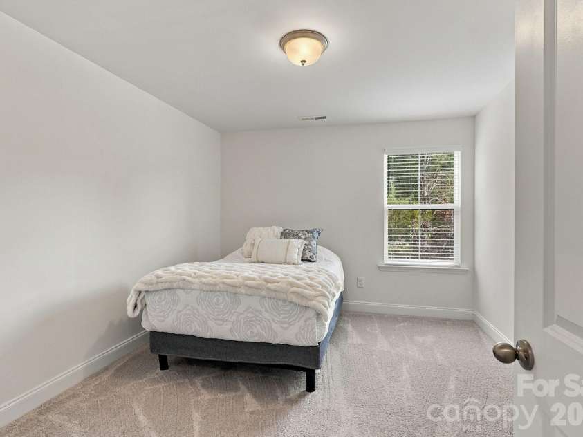 6113 Mariemont Circle, Charlotte, NC 28226.  MLS# CAR4427363, YatesRealty ID 52565. 
