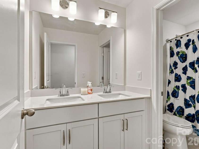 6113 Mariemont Circle, Charlotte, NC 28226.  MLS# CAR4427363, YatesRealty ID 52565. 