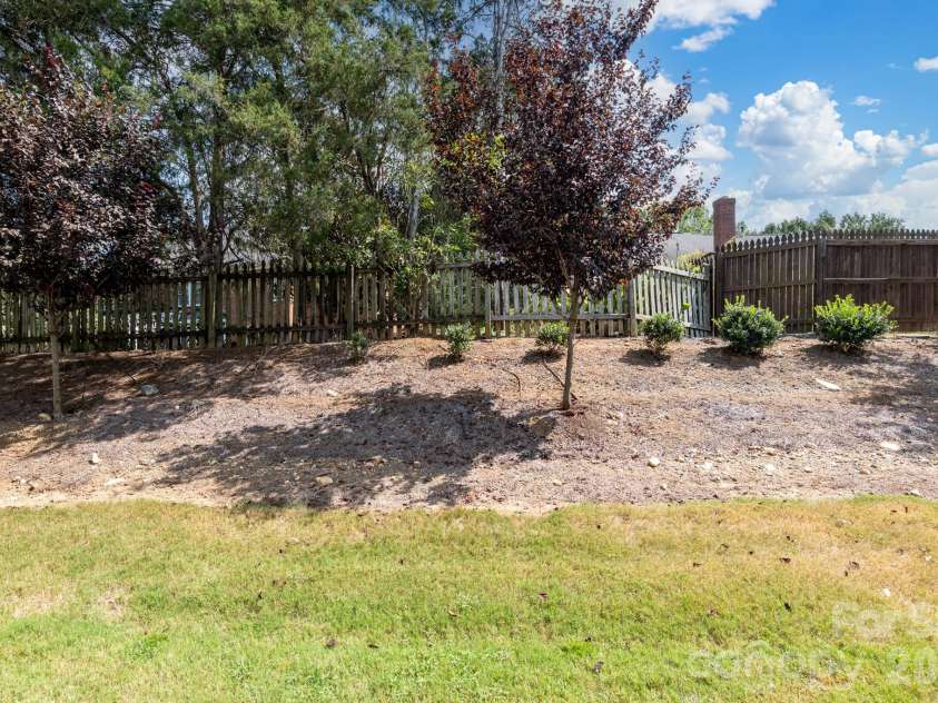 6113 Mariemont Circle, Charlotte, NC 28226.  MLS# CAR4427363, YatesRealty ID 52565. 