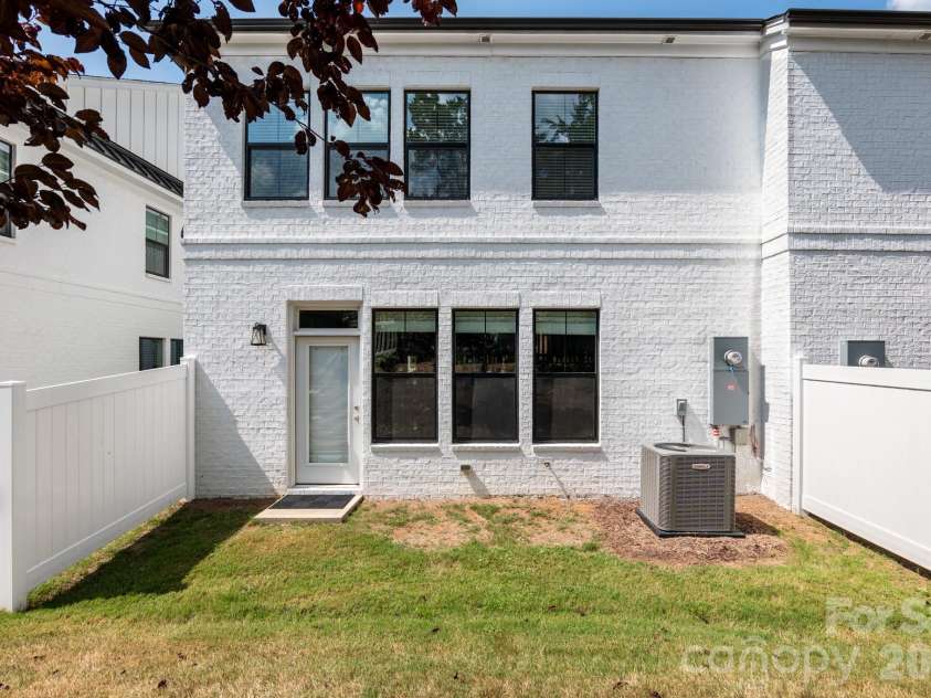 6113 Mariemont Circle, Charlotte, NC 28226.  MLS# CAR4427363, YatesRealty ID 52565. 