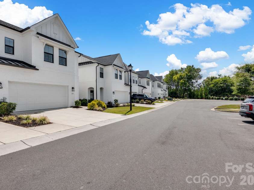6113 Mariemont Circle, Charlotte, NC 28226.  MLS# CAR4427363, YatesRealty ID 52565. 