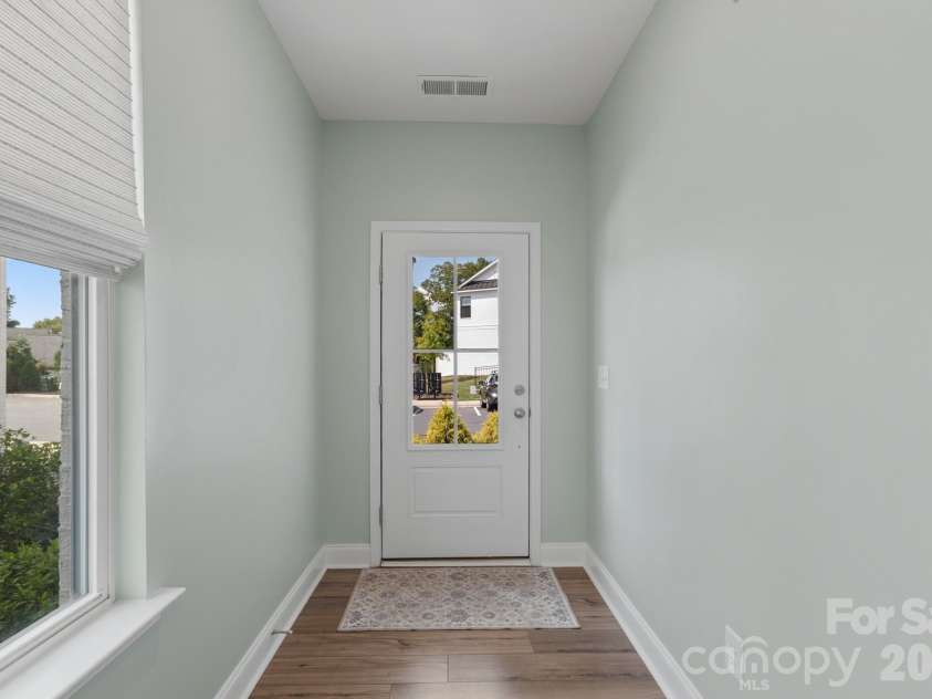 6113 Mariemont Circle, Charlotte, NC 28226.  MLS# CAR4427363, YatesRealty ID 52565. 