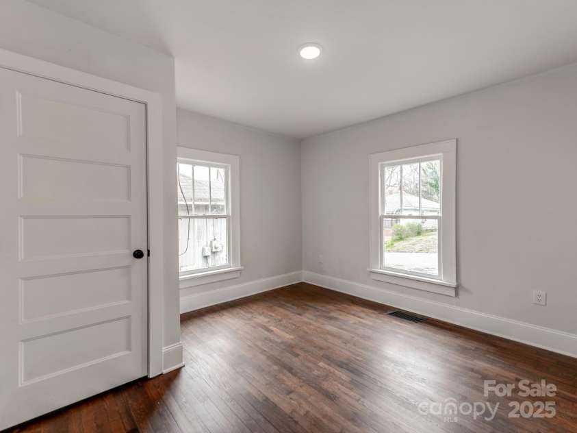 507 Oakland Street, Gastonia, NC 28052.  MLS# CAR4235970, YatesRealty ID 5257. 