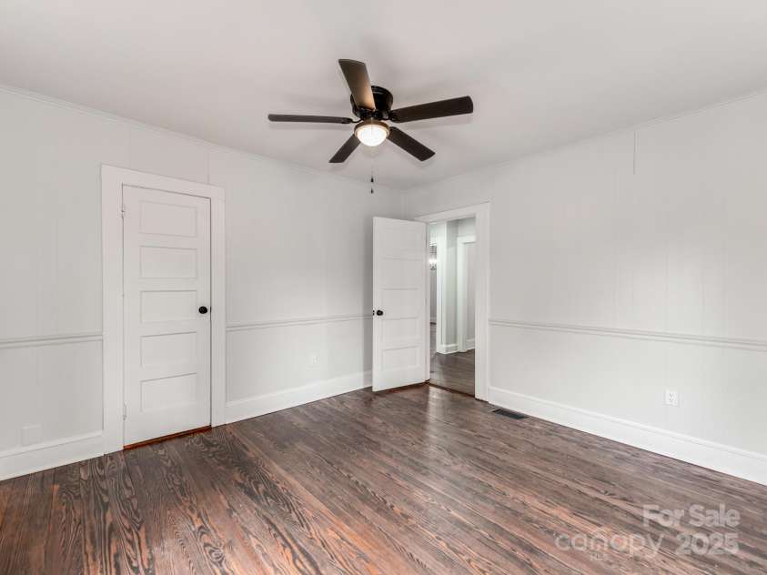 507 Oakland Street, Gastonia, NC 28052.  MLS# CAR4235970, YatesRealty ID 5257. 