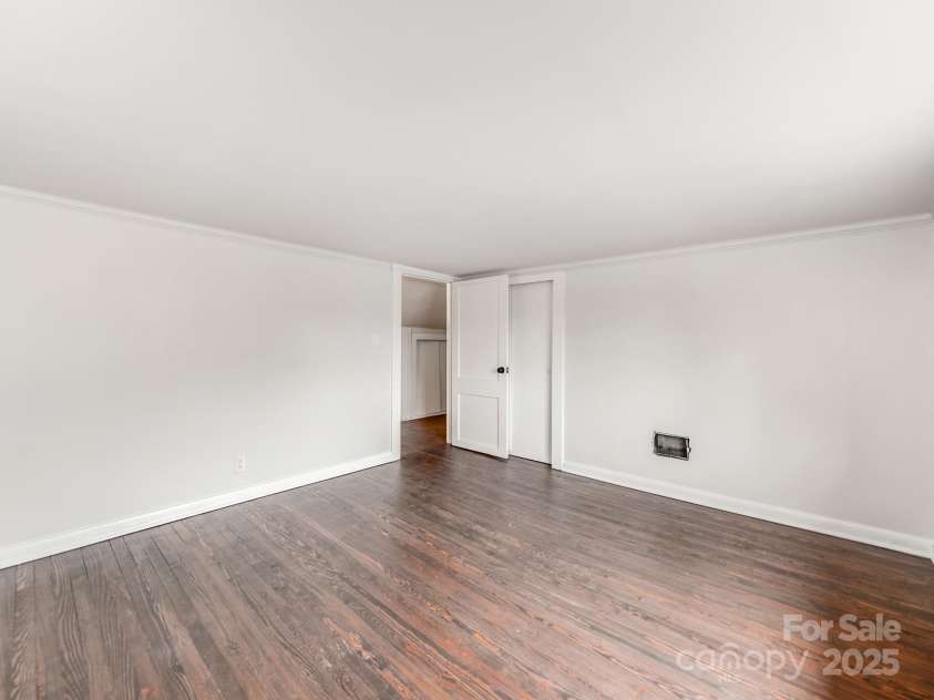 507 Oakland Street, Gastonia, NC 28052.  MLS# CAR4235970, YatesRealty ID 5257. 