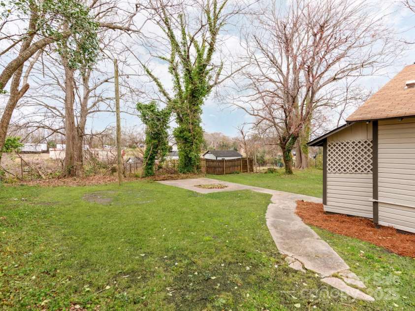 507 Oakland Street, Gastonia, NC 28052.  MLS# CAR4235970, YatesRealty ID 5257. 