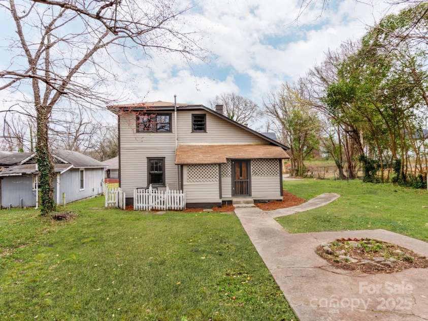 507 Oakland Street, Gastonia, NC 28052.  MLS# CAR4235970, YatesRealty ID 5257. 