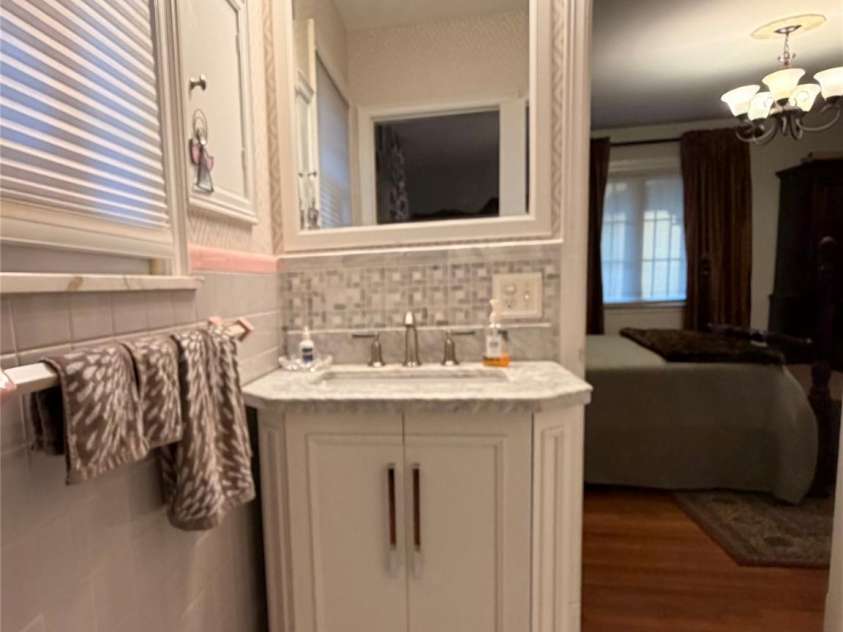 920 Paramount Circle, Gastonia, NC 28052.  MLS# CAR4354209, YatesRealty ID 5257. Jack-n-Jill bath between bedrooms 2 & 3.