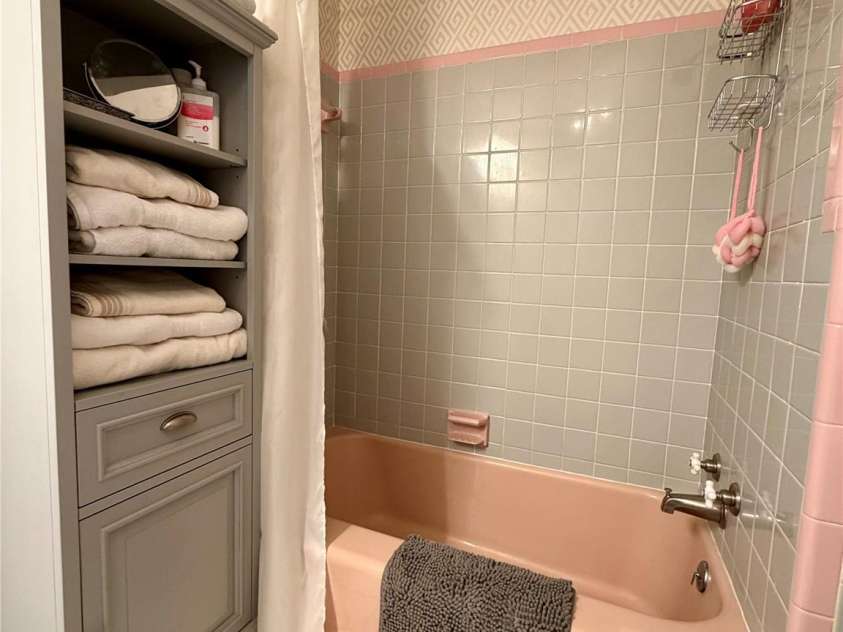 920 Paramount Circle, Gastonia, NC 28052.  MLS# CAR4354209, YatesRealty ID 5257. Jack-n-Jill bath between bedrooms 2 & 3.