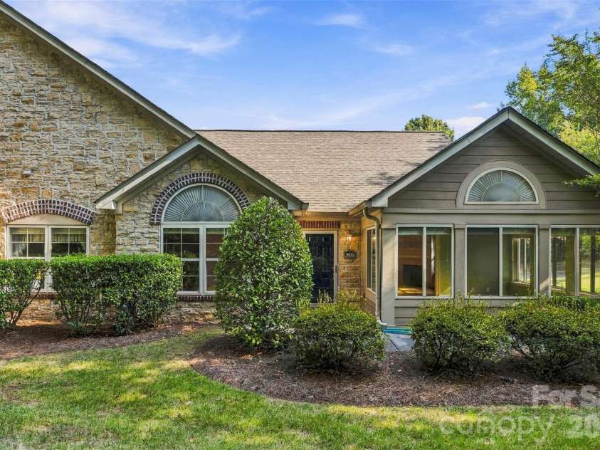 2808 Polo Club Boulevard, Matthews, NC 28105.  MLS# CAR4427740, YatesRealty ID 52571. 