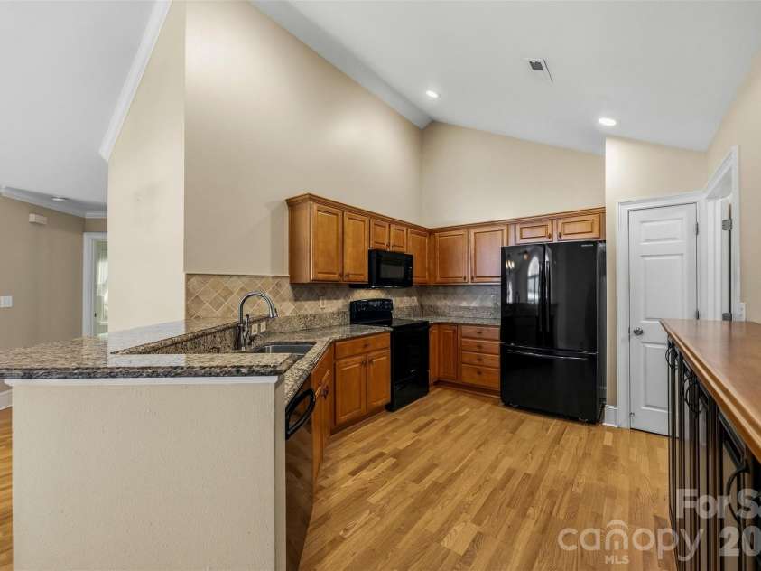 2808 Polo Club Boulevard, Matthews, NC 28105.  MLS# CAR4427740, YatesRealty ID 52571. 