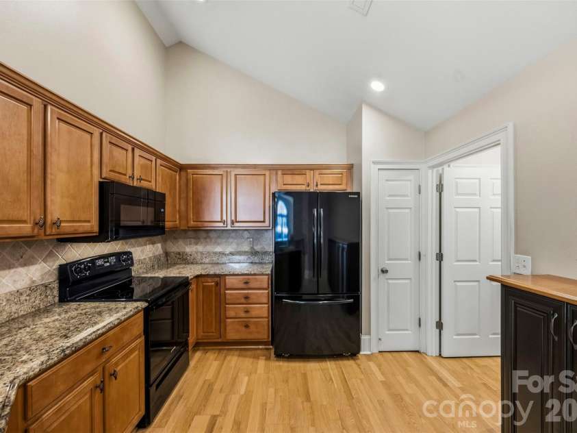 2808 Polo Club Boulevard, Matthews, NC 28105.  MLS# CAR4427740, YatesRealty ID 52571. 