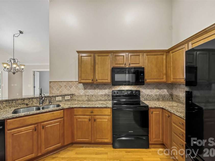 2808 Polo Club Boulevard, Matthews, NC 28105.  MLS# CAR4427740, YatesRealty ID 52571. 