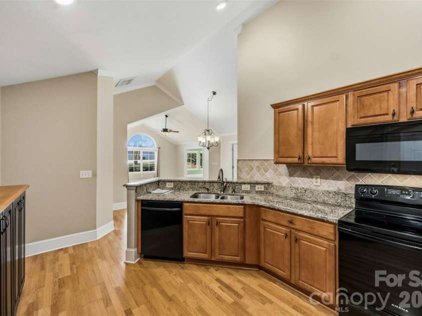 2808 Polo Club Boulevard, Matthews, NC 28105.  MLS# CAR4427740, YatesRealty ID 52571. 