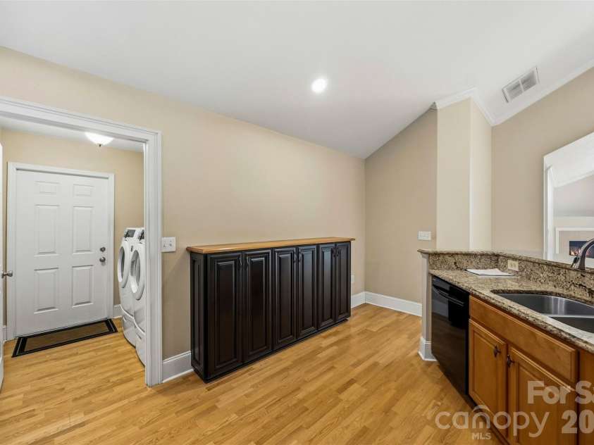 2808 Polo Club Boulevard, Matthews, NC 28105.  MLS# CAR4427740, YatesRealty ID 52571. 