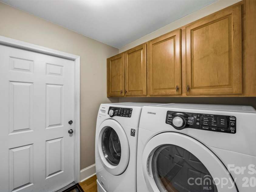 2808 Polo Club Boulevard, Matthews, NC 28105.  MLS# CAR4427740, YatesRealty ID 52571. 