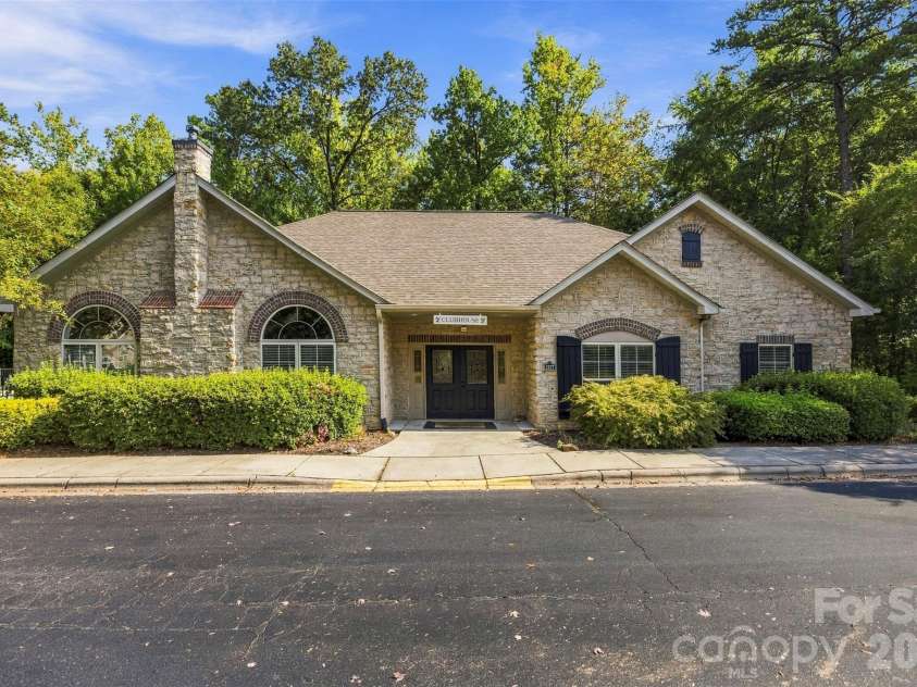 2808 Polo Club Boulevard, Matthews, NC 28105.  MLS# CAR4427740, YatesRealty ID 52571. 