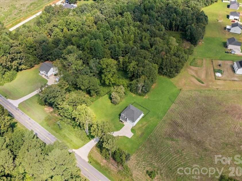 536 Grassy Pond Road, Gaffney, SC 29341.  MLS# CAR4426741, YatesRealty ID 52574. 