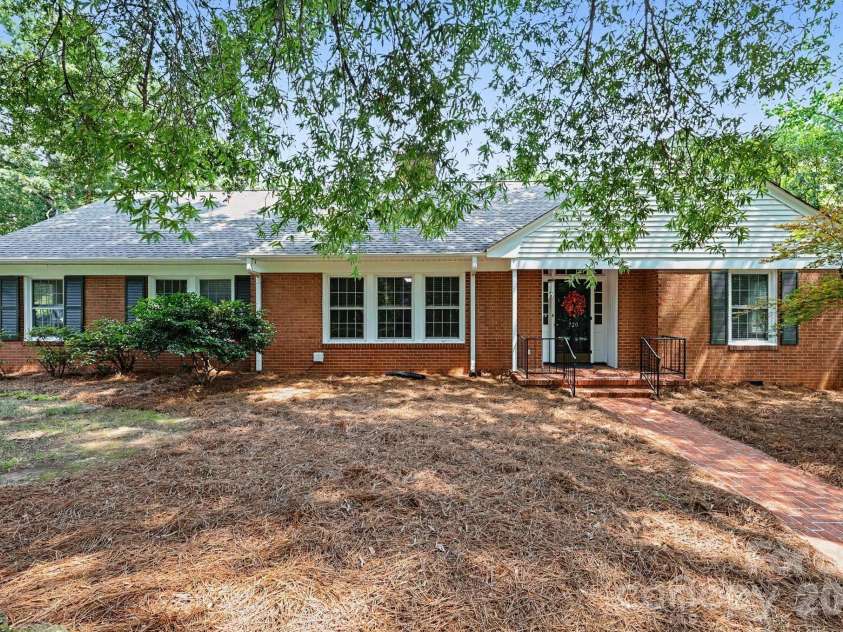 720 Oakmont Drive, Asheboro, NC 27205.  MLS# CAR4418105, YatesRealty ID 52576. 